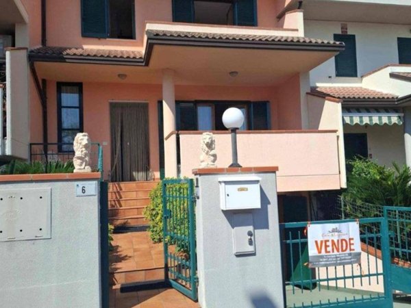 casa indipendente in vendita a Tortoreto