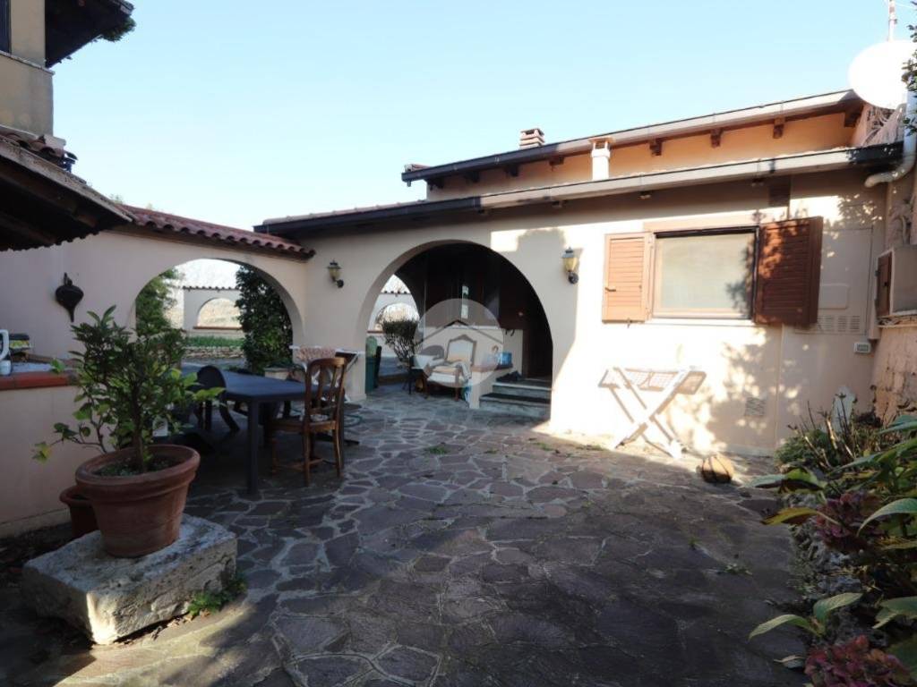 casa indipendente in vendita a Tortoreto