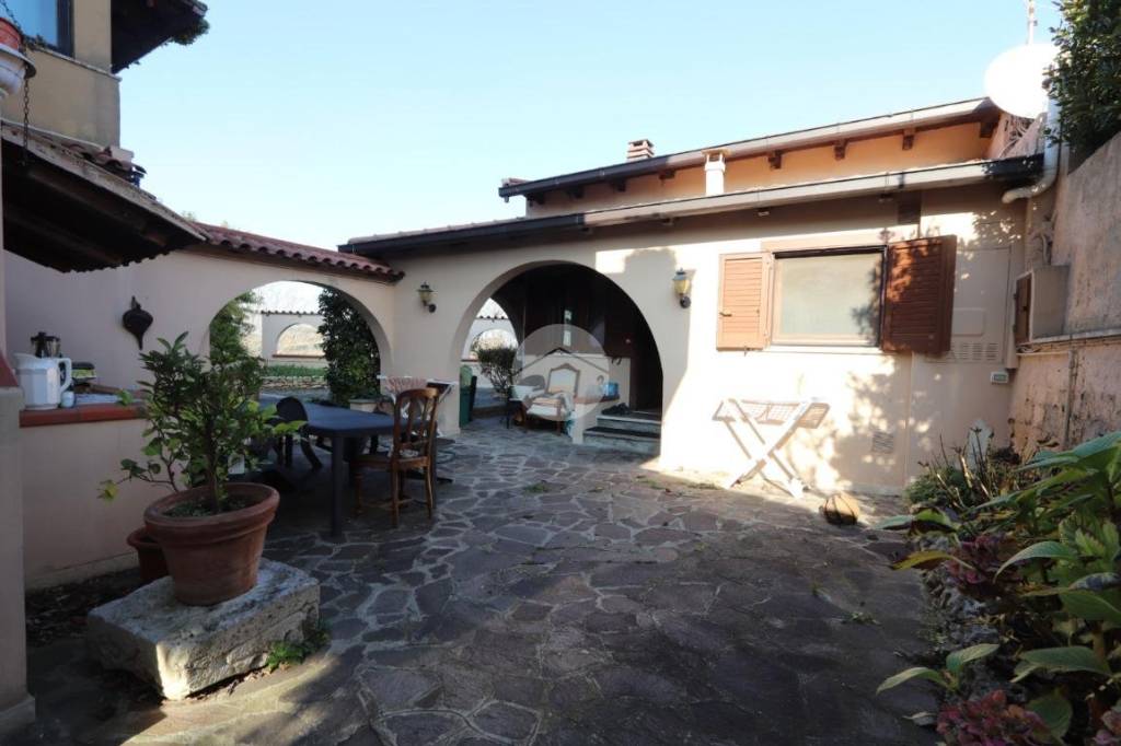 casa indipendente in vendita a Tortoreto