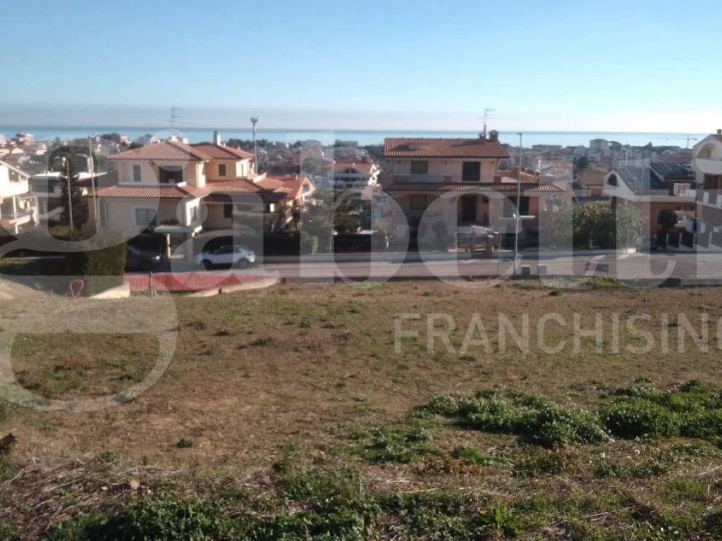 terreno edificabile in vendita a Tortoreto