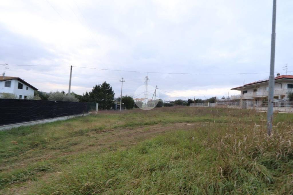 terreno in vendita a Tortoreto in zona Salino