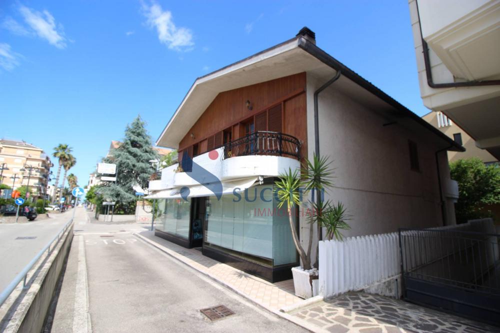 locale commerciale in vendita a Tortoreto