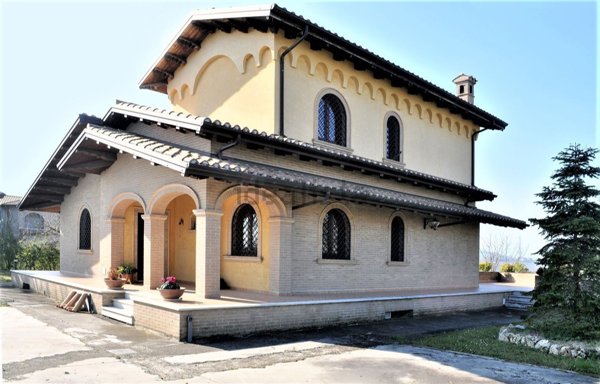 casa indipendente in vendita a Tortoreto