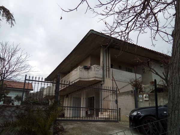 casa indipendente in vendita a Tortoreto