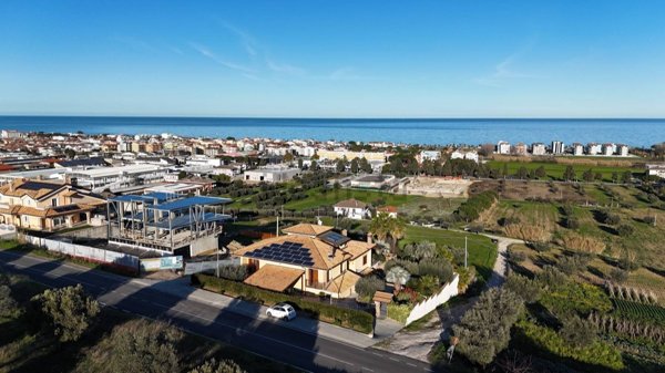 casa indipendente in vendita a Tortoreto