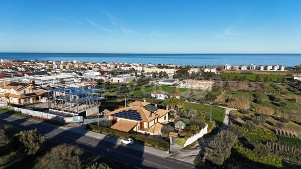 casa indipendente in vendita a Tortoreto