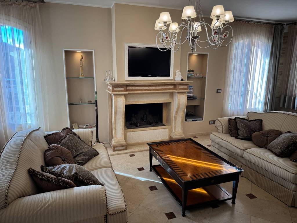 casa indipendente in vendita a Tortoreto