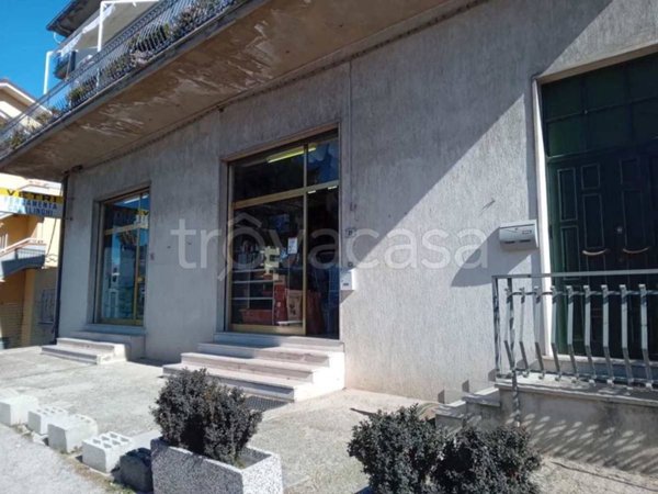 negozio in vendita a Tortoreto