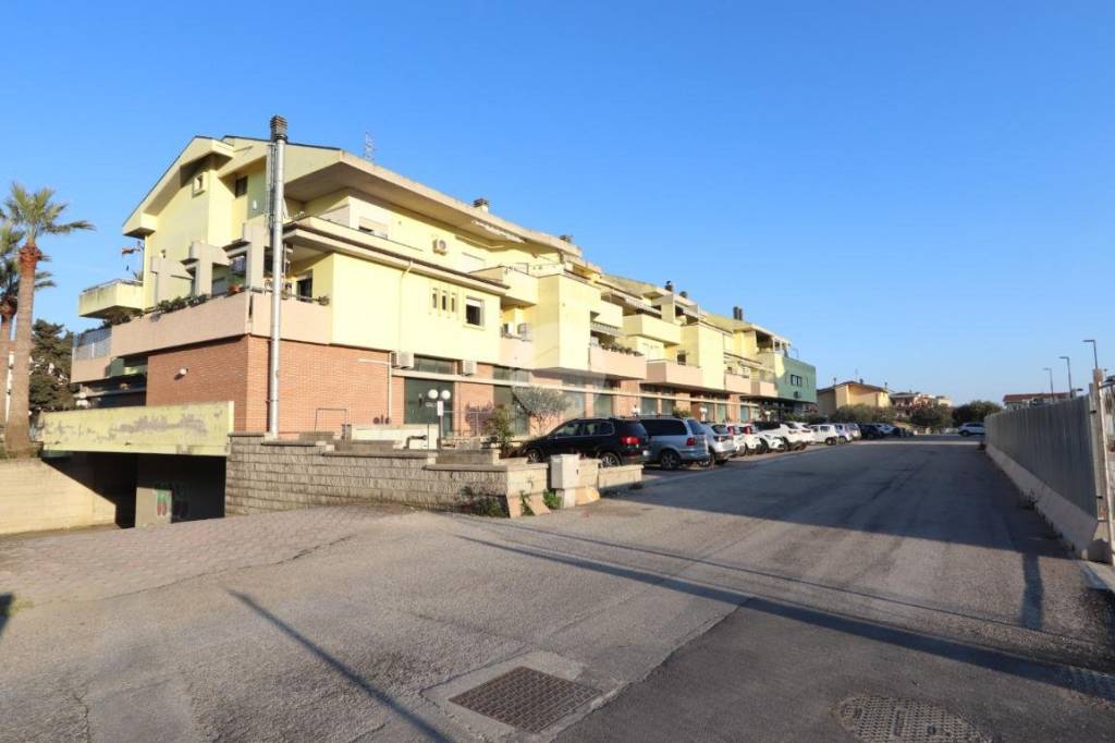 locale di sgombero in vendita a Tortoreto