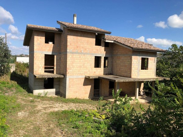 casa indipendente in vendita a Tortoreto in zona Cavatassi