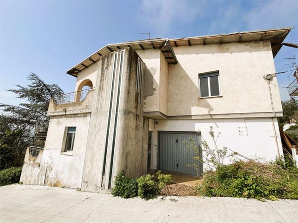 casa indipendente in vendita a Tortoreto