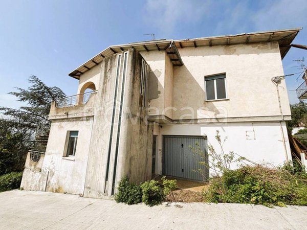 casa indipendente in vendita a Tortoreto