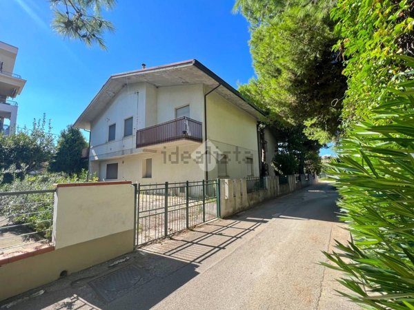 casa indipendente in vendita a Tortoreto