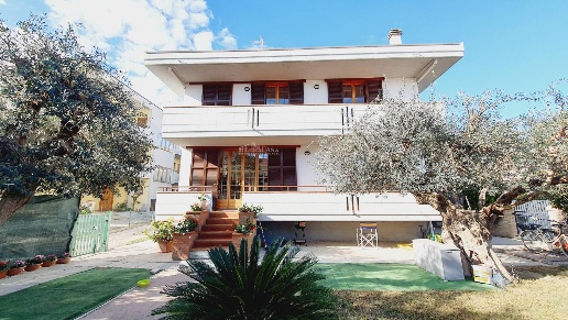 casa indipendente in vendita a Tortoreto