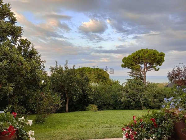 casa indipendente in vendita a Tortoreto