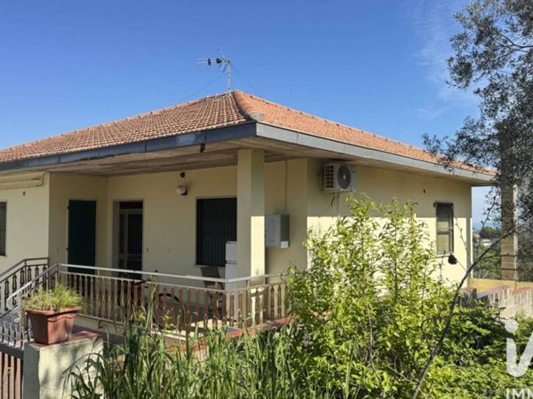 casa indipendente in vendita a Tortoreto