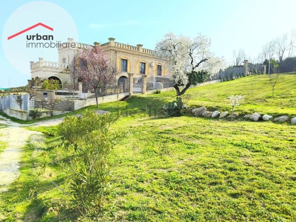 casa indipendente in vendita a Tortoreto in zona Salino