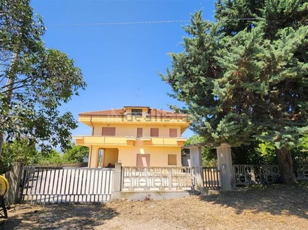 casa indipendente in vendita a Tortoreto in zona Salino