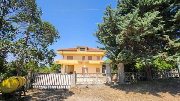 casa indipendente in vendita a Tortoreto in zona Salino