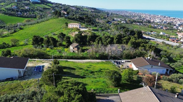 casa indipendente in vendita a Tortoreto