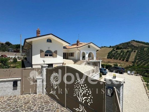 casa indipendente in vendita a Tortoreto in zona Colli