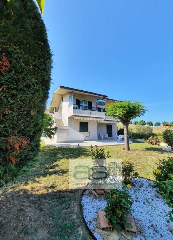 casa indipendente in vendita a Tortoreto
