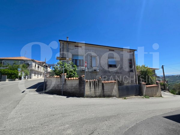 casa indipendente in vendita a Tortoreto