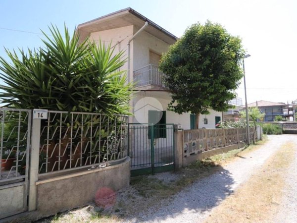 casa indipendente in vendita a Tortoreto