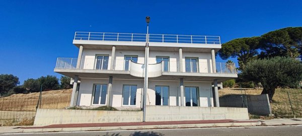 casa indipendente in vendita a Tortoreto
