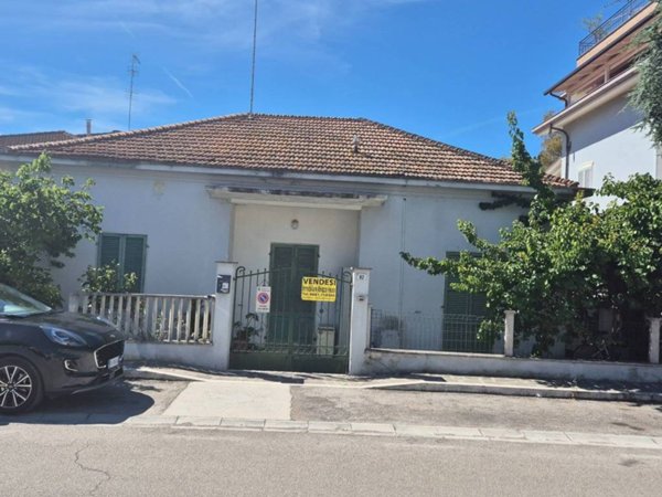casa indipendente in vendita a Tortoreto