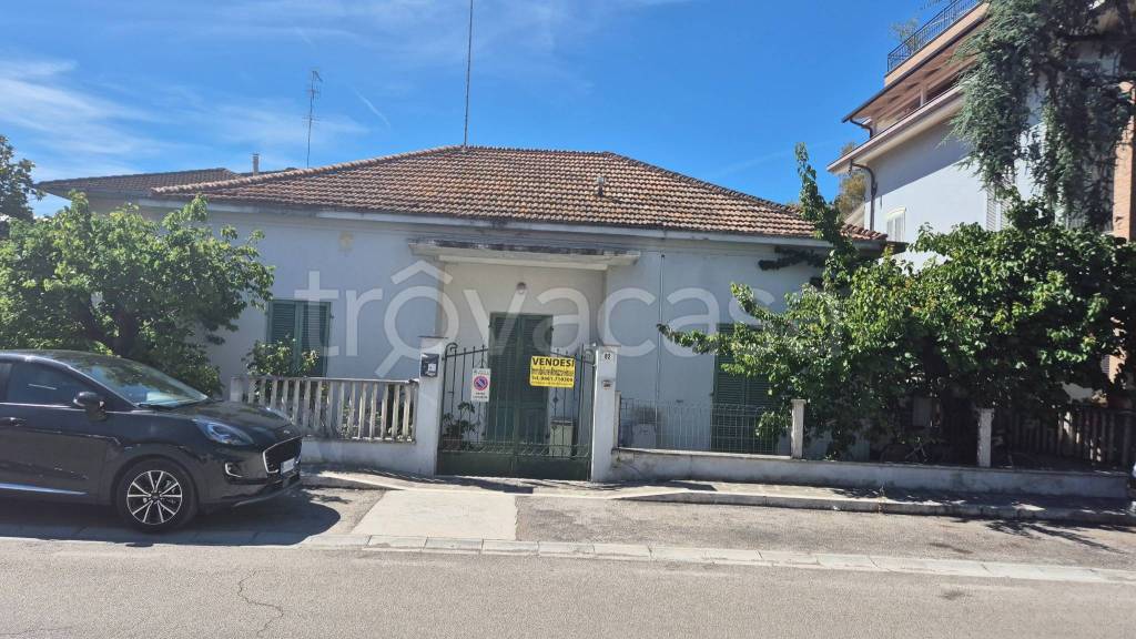 casa indipendente in vendita a Tortoreto