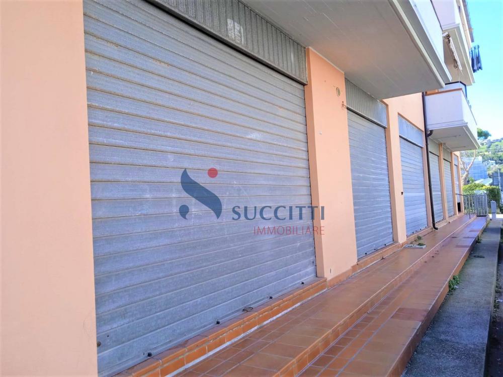 locale commerciale in vendita a Tortoreto