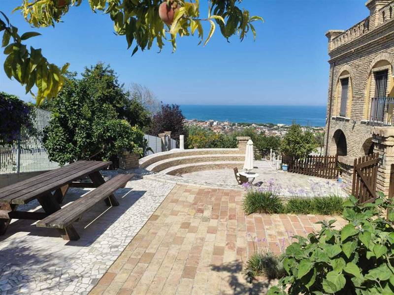 casa indipendente in vendita a Tortoreto in zona Salino