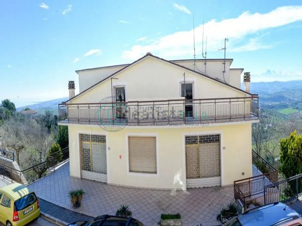 casa indipendente in vendita a Tortoreto