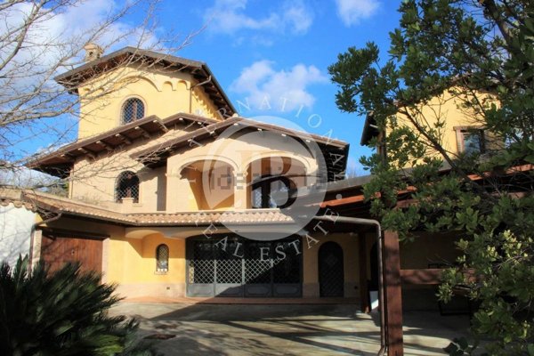 casa indipendente in vendita a Tortoreto in zona Salino