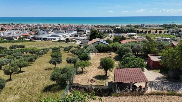 casa indipendente in vendita a Tortoreto