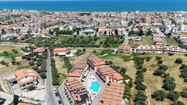 casa indipendente in vendita a Tortoreto