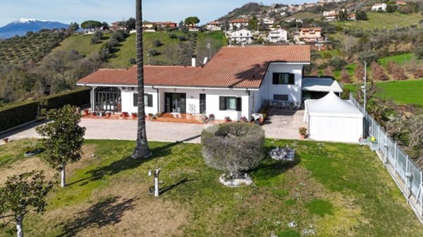 casa indipendente in vendita a Tortoreto