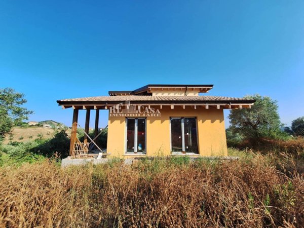 casa indipendente in vendita a Tortoreto