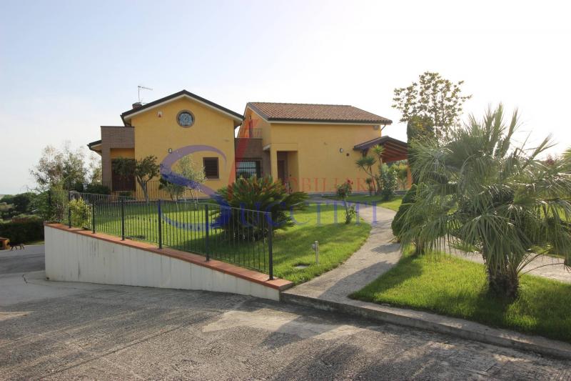 casa indipendente in vendita a Tortoreto in zona Terrabianca