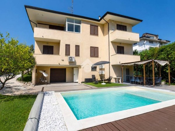 casa indipendente in vendita a Tortoreto
