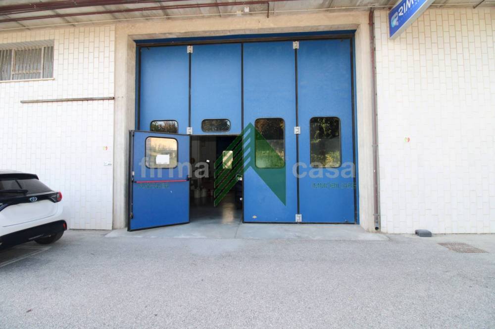 negozio in vendita a Tortoreto