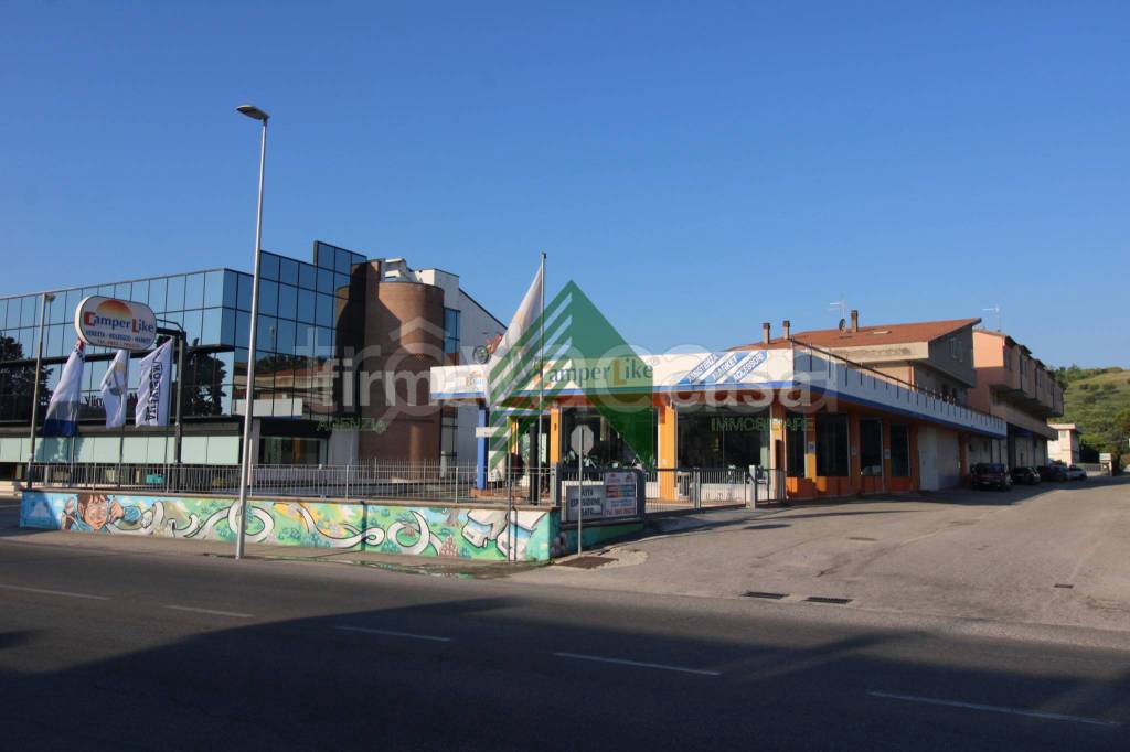 locale commerciale in vendita a Tortoreto