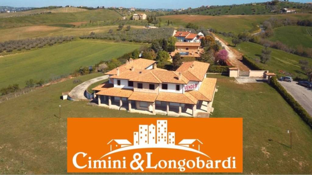 casa indipendente in vendita a Tortoreto in zona Terrabianca