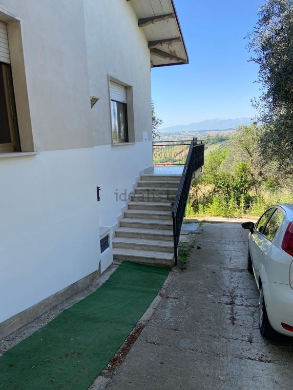 casa indipendente in vendita a Tortoreto in zona Colli