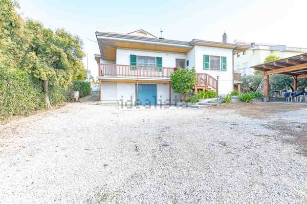 casa indipendente in vendita a Tortoreto