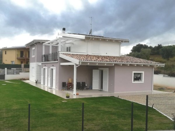 casa indipendente in vendita a Tortoreto