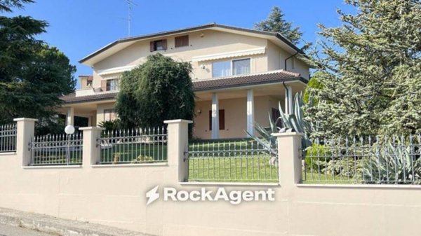 casa indipendente in vendita a Tortoreto