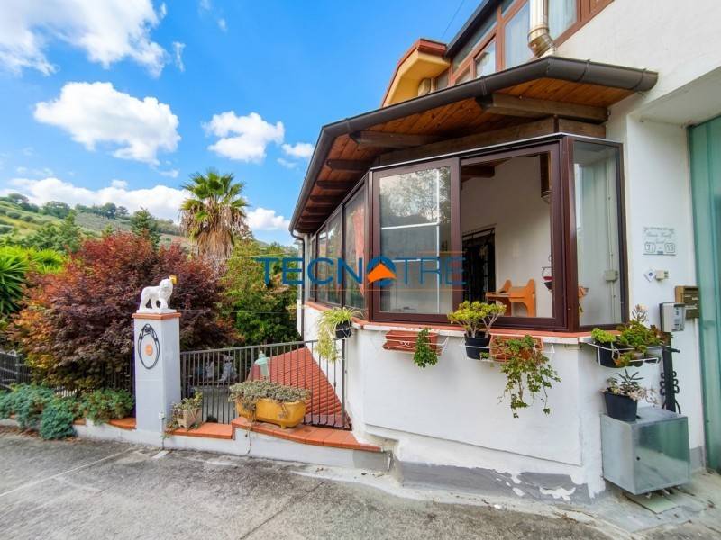 casa indipendente in vendita a Tortoreto