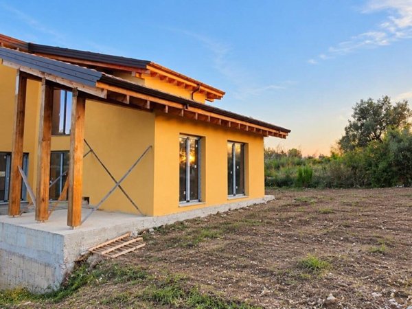 casa indipendente in vendita a Tortoreto